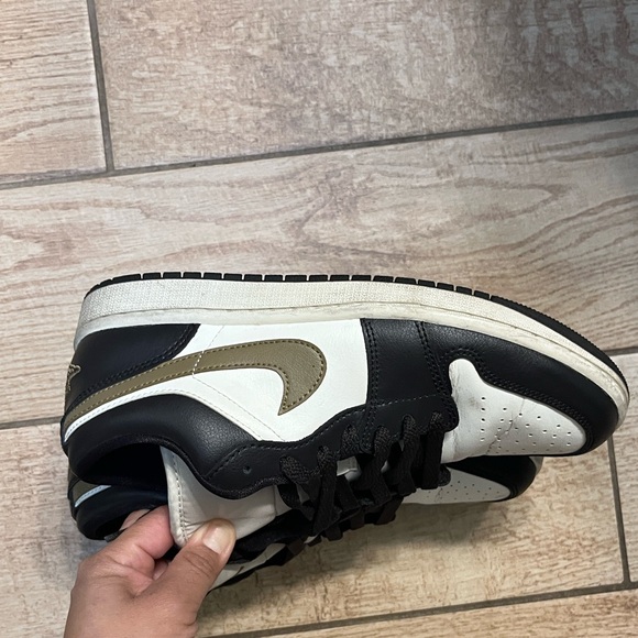 Air Jordan 1 Low men’s 8.5 - Picture 2 of 9
